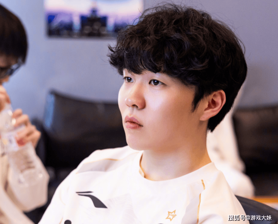 开云体育-Rookie在RNG比赛中高光表现，逆转引发热议！的简单介绍