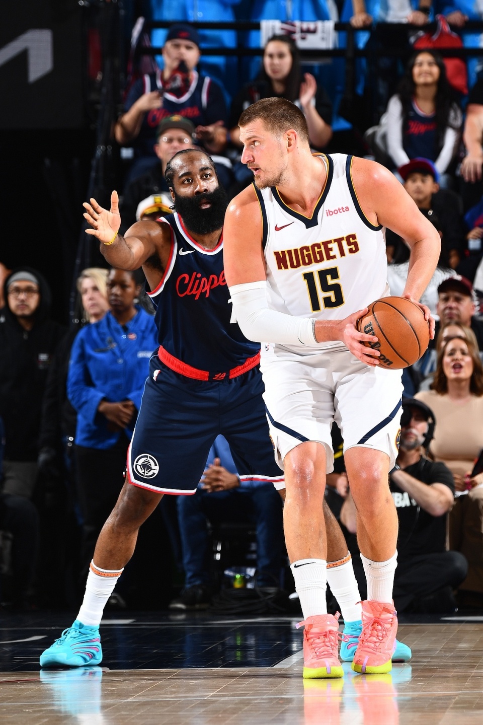 开云-哈登巅峰对决，穆雷与90激战切尔西分钟，精彩发挥胜负难料！的简单介绍